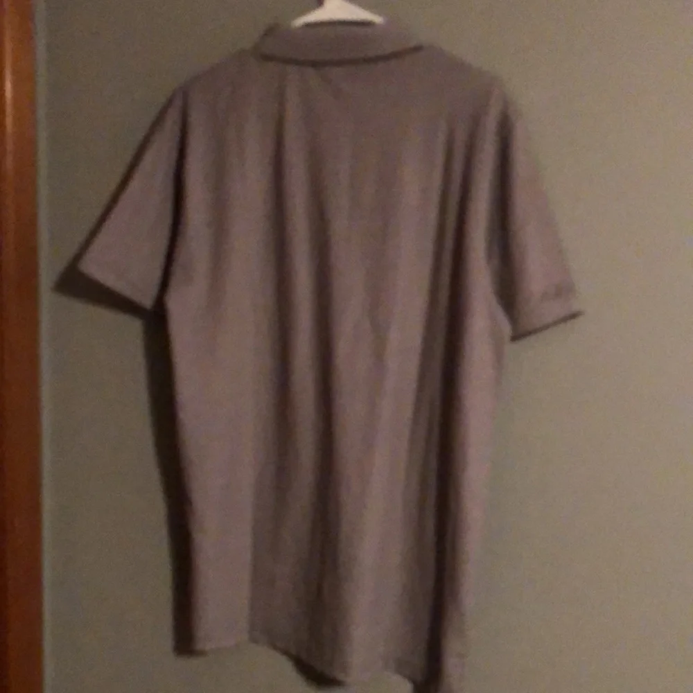 BRAND NEW MEN’S POLO SHIRT SIZE MEDIUM! NEW WITH TAGS ON IT! - Picture 2 of 2